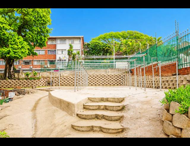 1.5 BEDROOM APARTMENT FOR SALE IN ESSENWOOD
